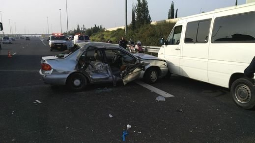 16 مصابا بحادث طرق بين سيارة وترانزيت قرب كفر قاسم 